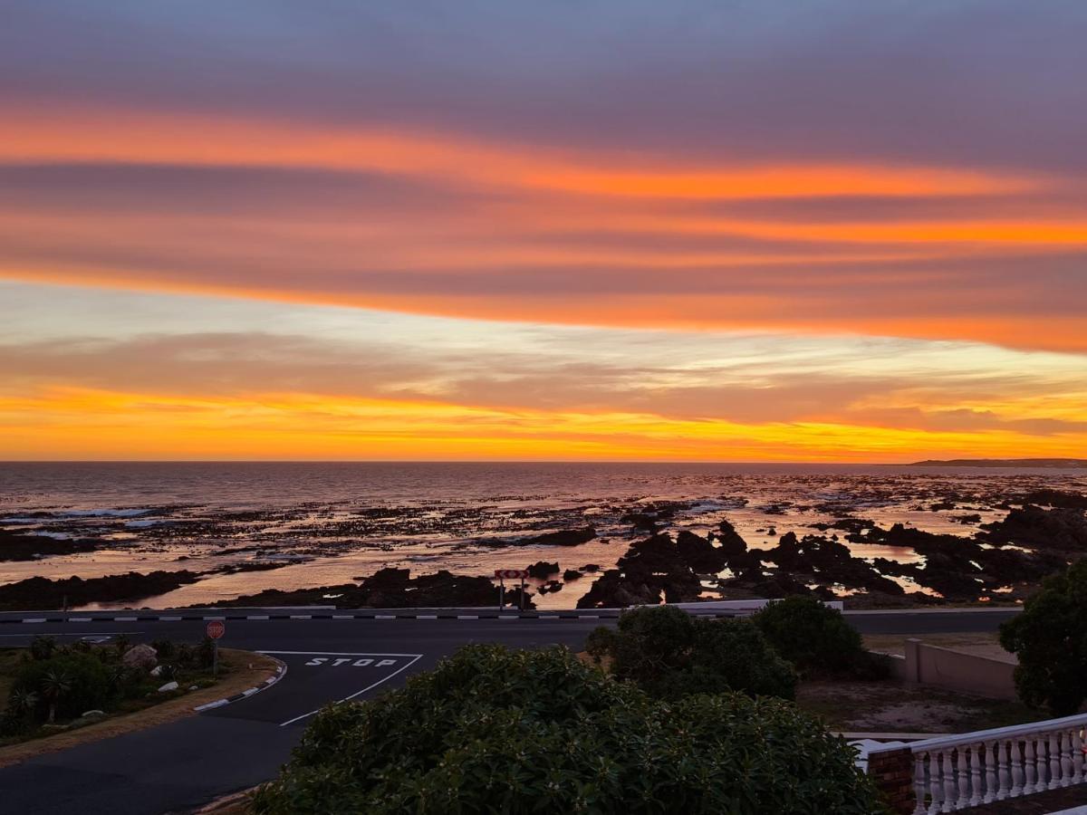 Walkerbay Accommodation คานสบาย ภายนอก รูปภาพ
