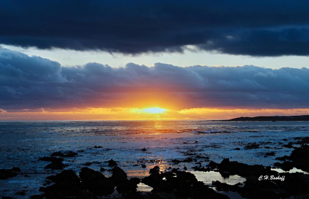 Walkerbay Accommodation คานสบาย ภายนอก รูปภาพ